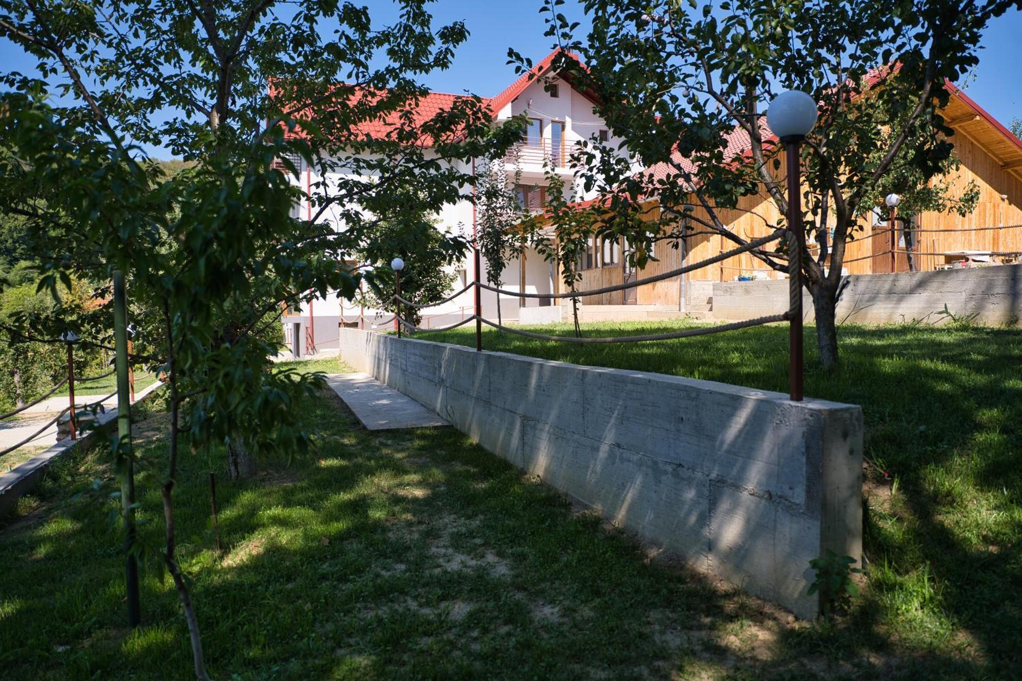 Perla Argesului, Ciubar, Piscina, Lift, Gratar, Cabana, Pensiuni, Hotel Cazare Transfagarasan Curtea De Arges Albestii de Arges Exterior foto