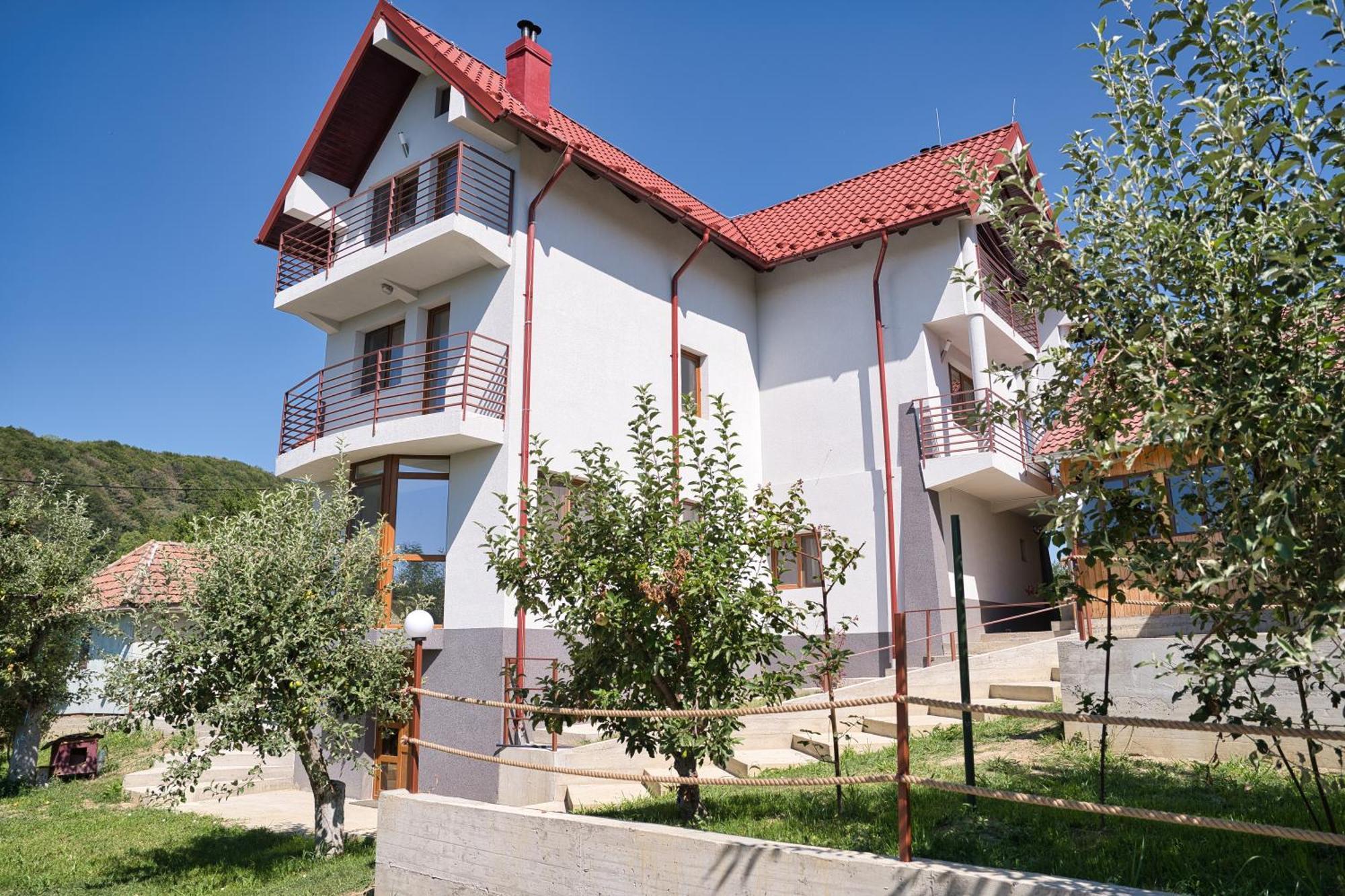 Perla Argesului, Ciubar, Piscina, Lift, Gratar, Cabana, Pensiuni, Hotel Cazare Transfagarasan Curtea De Arges Albestii de Arges Exterior foto